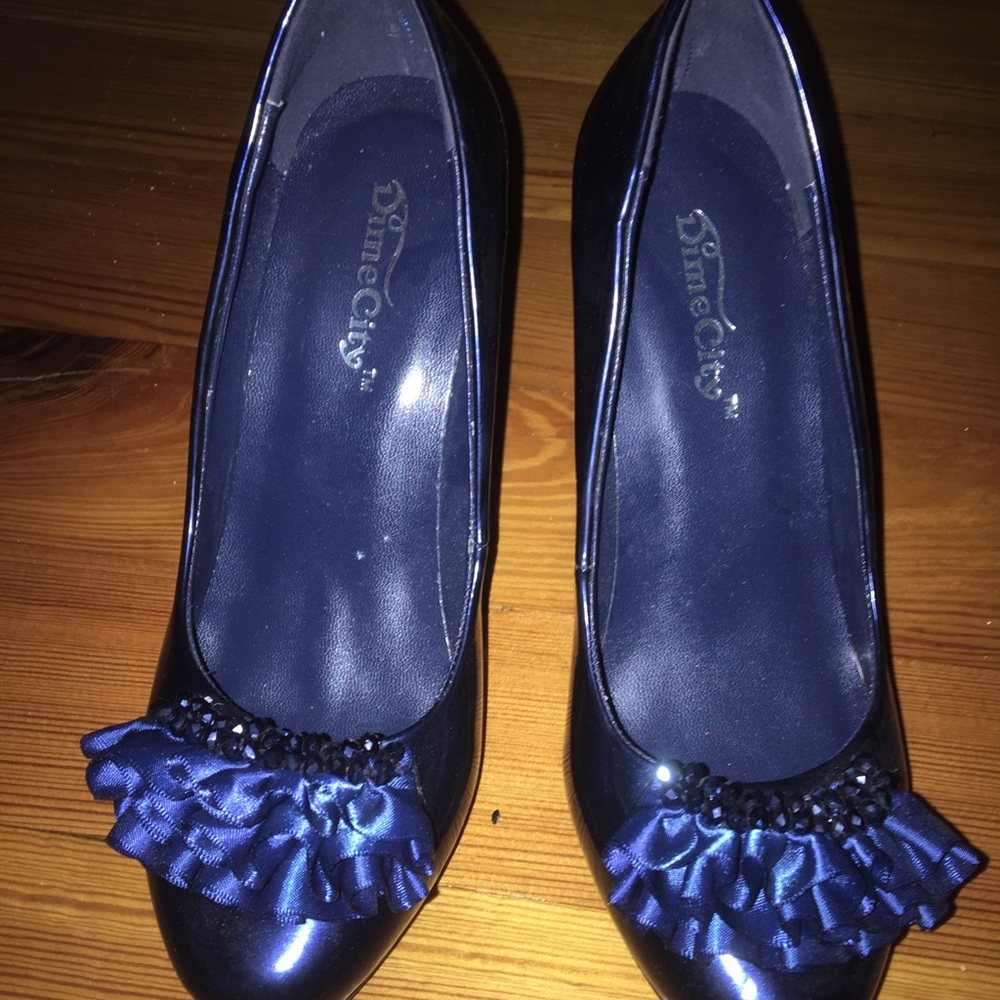 Size 6: Dime City heels 👠